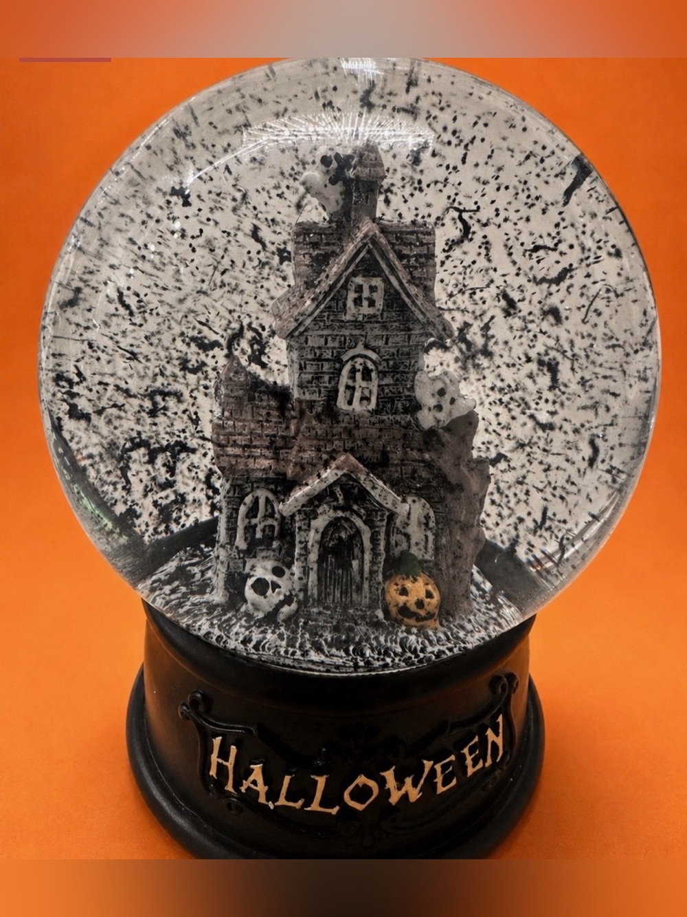 NWT HmHalloween Haunted House Snow Globe l